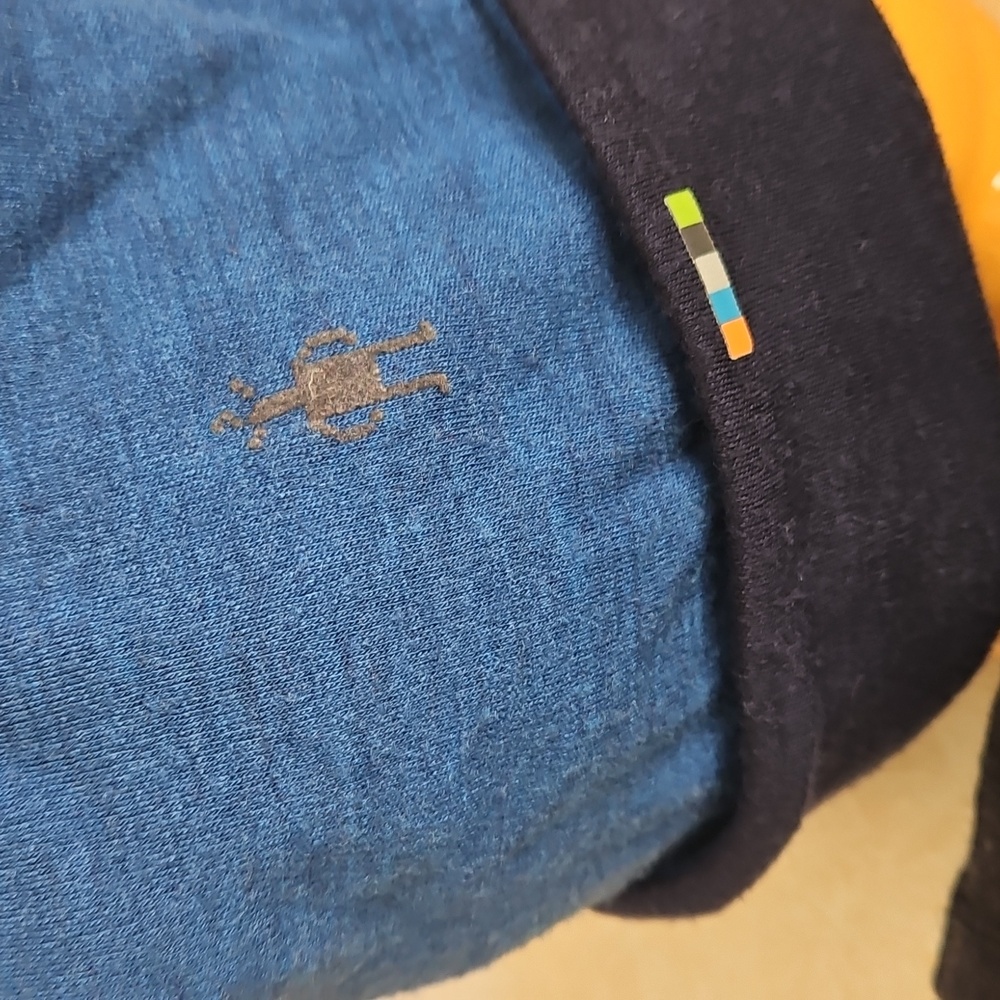 Smartwool Hat & Gloves. - Picture 8 of 9